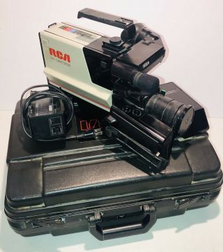 Vintage 80’s Rca Cmr300 Auto Focus Vhs Video Camcorder W/ Rca Accessories & Case