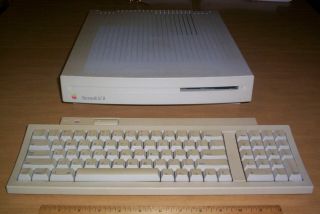 Vintage Apple Macintosh Lc Ii M1700 Computer W Apple Keyboard Ii Parts/repair