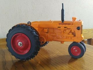 Vintage Minneapolis Moline U Die Cast Farm Toy Tractor Model 1:16 Spec Cast