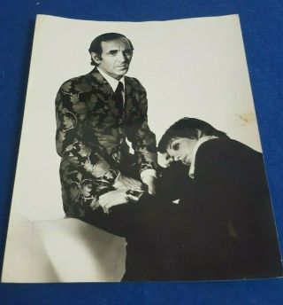 Vintage Press Photo Liza Minnelli And Charles Aznavour At Nbc Recording Show