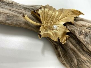 Vintage Crown Trifari Leaf Figural Gold Brooch Pin Single Pearl Signed Nature 3