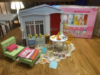 Barbie Totally Real Sounds Folding Doll House 2005