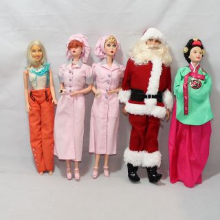 Three Barbie And Two Unbranded Dolls Cb00360