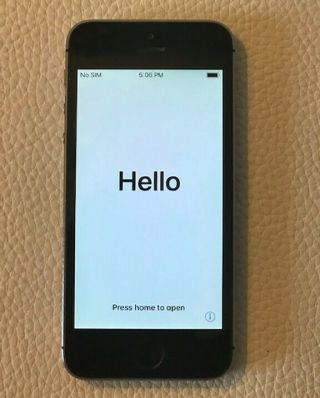 Vintage Apple Iphone 5s / Model A1533 / Gold (with White Trim) / 16 Gb / Reset