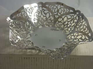 Royal Irish 1972 Elizabeth Ii Quality Silver Pierced Small Dish 98 Grams Pretty