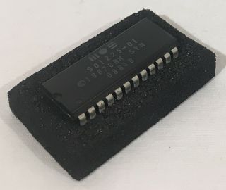 & MOS 901225 - 01 C64 Commodore 64 Character ROM Date Code 0884B 3
