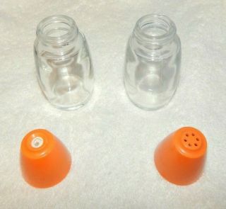 Vintage Gemco Glass Salt Pepper Shakers Clear with MOD Orange lids/caps/covers 2