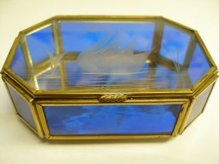VINTAGE STAINED ART GLASS TRINKET BOX 8 SIDED COBALT BLUE ETCHED SWAN on LID 2