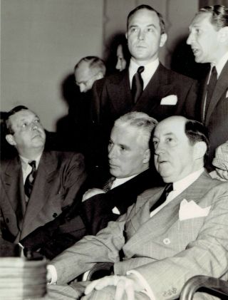 1944 Vintage Photo Actor Charlie Chaplin & Robert Arden In Court For Joan Barry