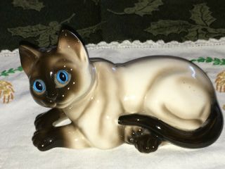 Vintage Enesco Ceramic Glass Siamese Cat Figurine Piggy Bank 6 " Blue Eye W Label