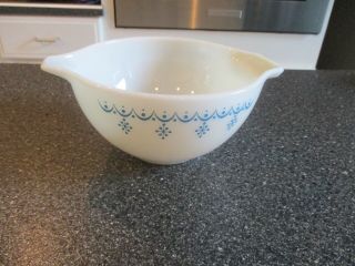 Vintage Pyrex Snowflake Blue Garland 1 1/2 Pint Mixing Bowl 441