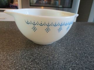 Vintage Pyrex Snowflake Blue Garland 1 1/2 Pint Mixing Bowl 441 2