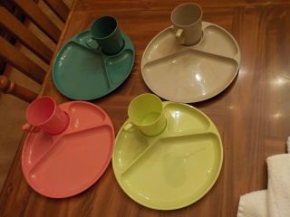 Tucker Products 8 Piece Set Sectional Picnic Plates And Cups Leominster Mass.