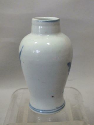 A CHINESE PORCELAIN VASE WITH BLUE FIGURES 19THC 3