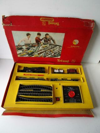 Vintage Tri - Ang Railways 00 R3.  D Electric Goods Train Set Boxed - Attn Required