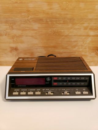Vintage General Electric Ge Model 7 - 4616b Two Wake Times Fm Am Alarm Clock Radio