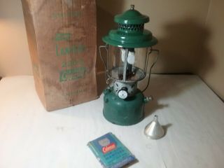 Vintage 1951 Green Coleman U.  S.  Lantern Model 220E WITH box,  MANTLE fun 2
