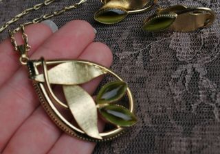 Vintage Whiting and Davis Designer Set Pendant Necklace Clip Earrings Gold Tone 2