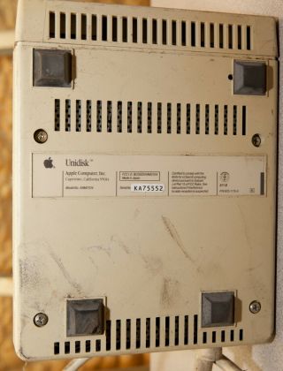 Apple Unidisk 5.  25 " External Floppy Drive Model A9m0104