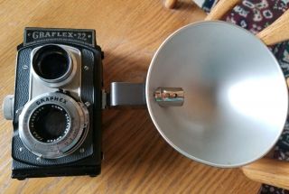 Vintage Graflex 22 Tlr Twin Lens Reflex 85mm F/3.  2 Lens With Flash & Case