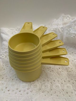 Vtg Tupperware Set Of 6 Measuring Cups 1/4 1/3 1/2 2/3 3/4 & 1 Cup Yellow