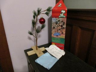 Vtg Peanuts Charlie Brown Christmas Tree - Bendable W/ Blanket,  Bulb & Box - Usa