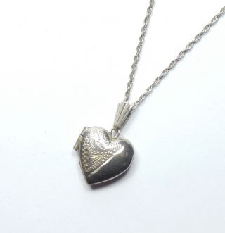 Vintage Love Heart Locket Pendant & Chain Small 925 Sterling Silver 2.  3g