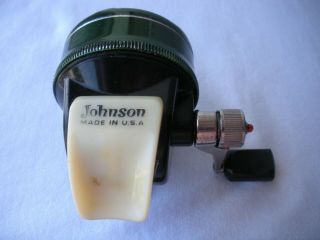 Vintage Johnson Model 710B Right - Handed Spincasting Reel 2