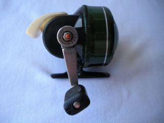 Vintage Johnson Model 710B Right - Handed Spincasting Reel 3