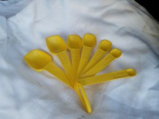 Vintage Tupperware Measuring Spoon 8 Pc Set Bright Yellow