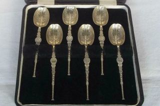 A Stunning Case Set Of Six Solid Sterling Silver Anointing Spoons Sheffield 1936