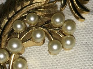 Vintage signed TRIFARI Gold Tone Leaf Spray with Faux Pearls Jewelry Pin Brooch 3