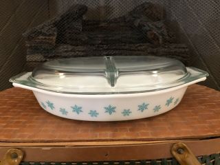 Vintage Pyrex Turquoise On White Snowflake 1.  5 Quart Divided Oval Casserole,  Lid 2