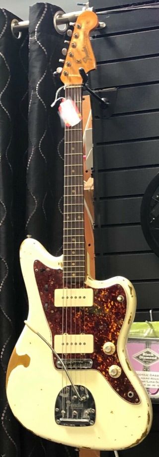 Vintage 1967 Fender Jazzmaster Alpine White (Fender - CBS Era),  USA in 1966 - 67 2