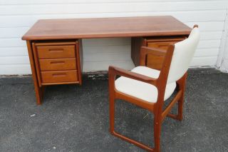 Danish Mid Century Modern Large Teak Writing Desk And Chair By Benny Linden 9975