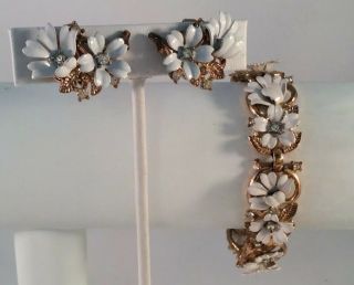 Vtg Crown Trifari White Enamel Flower Rhinestone Gold Tone Bracelet & Earrings