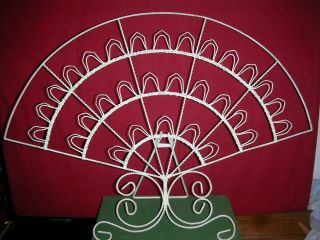 Christmas Greeting Cards Display Holder Fan Shaped Wire Vintage White Photos