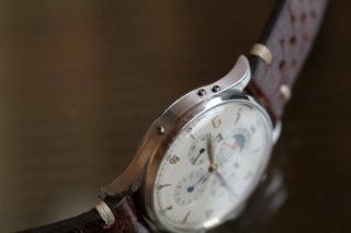 vintage large Universal Geneve Tri - Compax Chronograph Wristwatch Steel case Cal 2