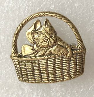 Cute Vintage Gold Tone Cat In Basket Pin Brooch 1 1/4 " X 1 1/4 "