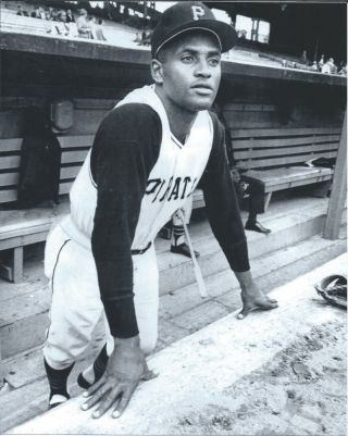 Roberto Clemente - 8 " X 10 " Photo - 1960 - Pittsburgh Pirates - Forbes Field