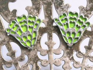 VINTAGE CORO LIME GREEN & SHINY SILVER CLIP ON OVERLAY LAYERED FLORAL EARRINGS 2