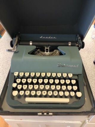 Vintage Underwood Leader Typewriter See Pic
