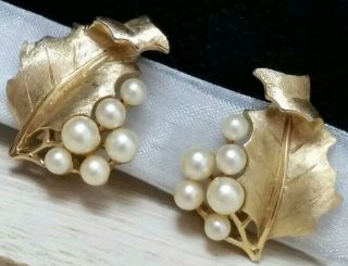 Vintage Crown Trifari Faux Pearls Cluster Leaf Textured Gold Tone Clip Earrings
