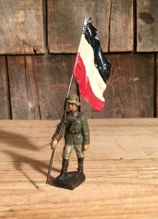 Vintage Lineol Germany Wwii German Solider W Flag Composition Toy Model Figurine