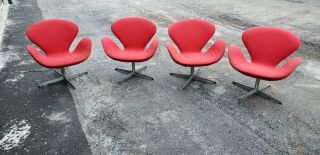 Vintage Mid - Century Modern Swan Chairs By Arne Jacobsen For Fritz Hansen
