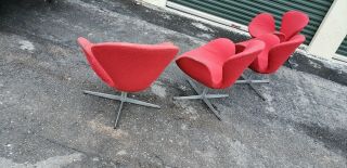 Vintage Mid - Century Modern Swan Chairs by Arne Jacobsen for Fritz Hansen 2