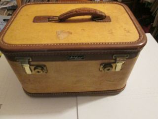 Vintage Amelia Earhart " Deluxe " Train Case Make Up Suitcase Carry On Luggage