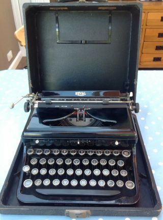 Vintage Royal Typewriter Glass Keys Black Gloss 1935 Model O