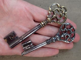 Quality 18th Century French Keys With Very Fine Bows