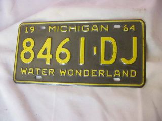 Vintage 1964 Auto Car Vehicle Metal License Plate Michigan